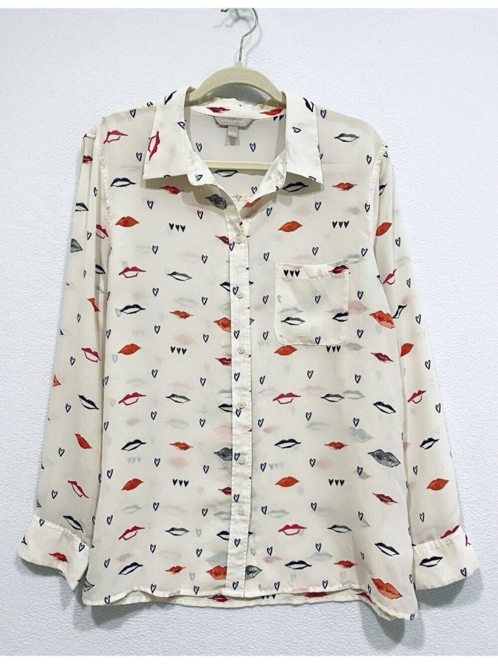 Banana Republic Top Womens Large Ivory Lips Heart Print Button Up Sheer Whimsy